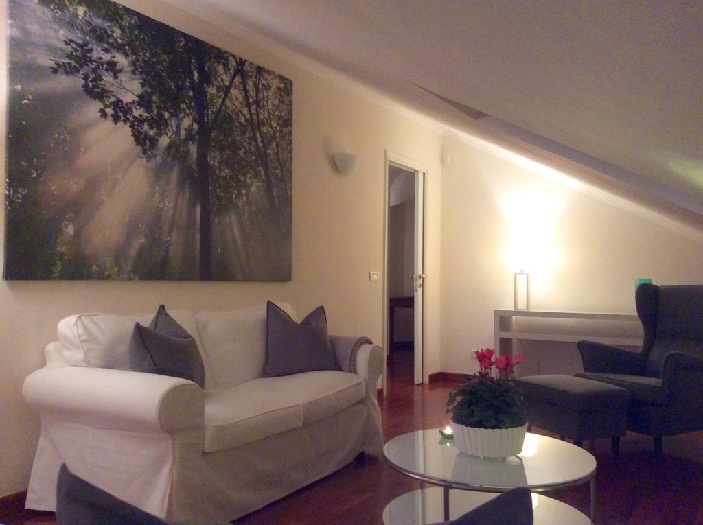 Apartment La Mansarda 알바 객실 사진